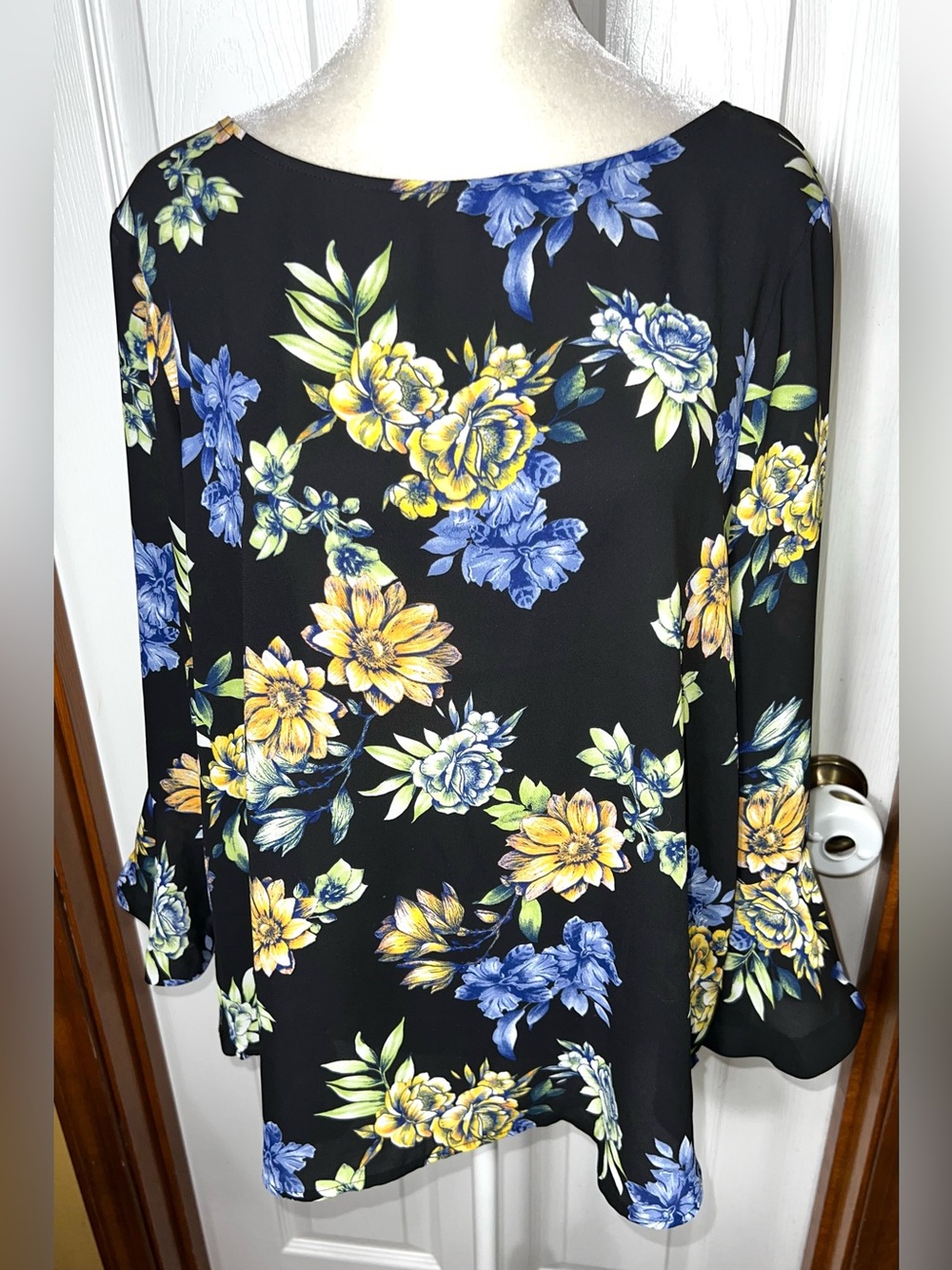 Counterparts Floral Blouse Top Bell Sleeve 3/4 Sleeve Black/Blue/Yellow L
